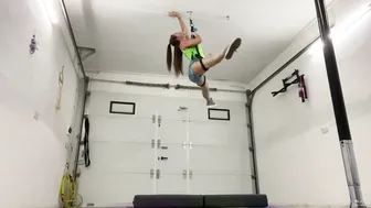 Trapeze straddle #4