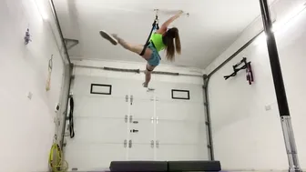 Trapeze straddle #7