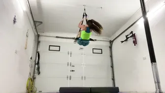 Trapeze straddle #9