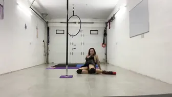 Demo of /Floor tricks / leg waves /rolls /transitions/splits #6