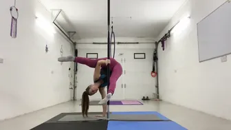 Cup grip handstand #4