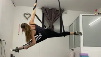 Bottom leg split