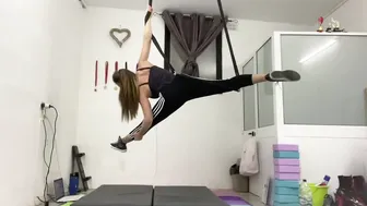 Bottom leg split #10