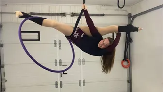 Aerial hoop strop split