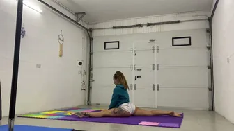 Handstand /splits #1