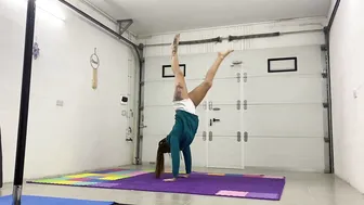 Handstand /splits #3