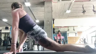 Deep lunges and splits #10