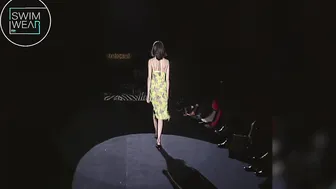 ROBERTO CAVALLI Momi Milan Fall 2001 - 4K Remaster #9