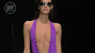 Vintage in Pool VERSACE Spring 2000 - Fashion Channel