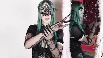 Mysterious Halloween images: Masks and gloves for perfect style #10