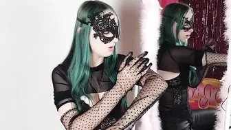 Mysterious Halloween images: Masks and gloves for perfect style #6