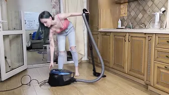 How to Keep Your Floors Spotless - Expert Vacuuming Techniques and Products! #7