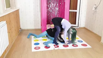 Twister: Try not to fall ! #5