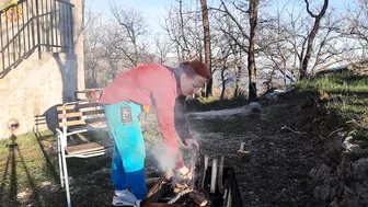 I make a fire. I make a lot of charcoal for grilling fish. Cooking show. Mila naturist. Kitchen. #3