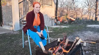 I make a fire. I make a lot of charcoal for grilling fish. Cooking show. Mila naturist. Kitchen. #7