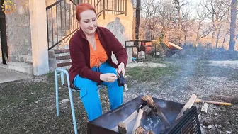 I make a fire. I make a lot of charcoal for grilling fish. Cooking show. Mila naturist. Kitchen. #9