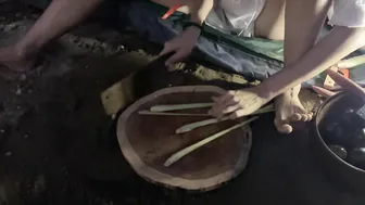 SOLO CAMPING OVERNIGHT IN RAINFOREST - BATHING - SURVIVAL SNAIL CATCHING & COOKING #7