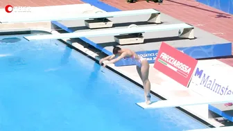 Incredible Women's 1m Inward Dives #3