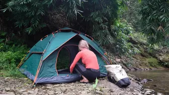 SOLO CAMPING GIRL SWIM TO CATCH SHRIMP FOR COOKING IN THE WILD #3