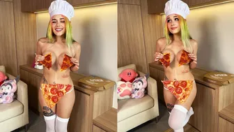 *No bra no panties* ???? An Edible Pizza Costume for a Party with Friends ????