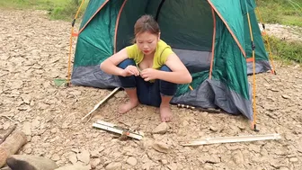 GIRL ALONE CAMPING ON THE BANK OF THE BIG RIVER - GRILLING FISH, SLEEPING, RELAXING BATHING #9