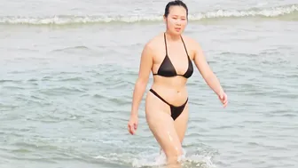 1000 Vietnamese Women ( Vietnam Women Beach In Winter 2024 ) #8