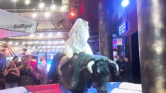 #foryou #viralvideo #bullriders #crazygirl #subscribe #visitbenidorm #newvideo #funny #benidorm #b #7