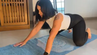 Flexibility Training at Home: Yoga and Mirror Stretching