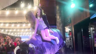 #crazygirl #crazygirl #bullriding #foryou #carnival #benidorm #rodeo #viralvideo #cowgirl #bullrid #6