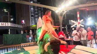 #foryou #viralvideo #crazygirl #bullriders #newvideo #visitbenidorm #funny #benidorm #2millones #2