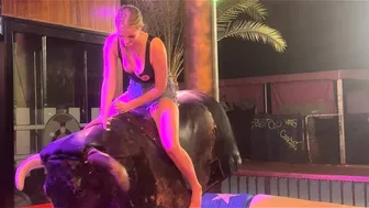 #foryou #viralvideo #bullriders #subscribe #subscribe #newvideo #visitbenidorm #crazygirl #benidorm