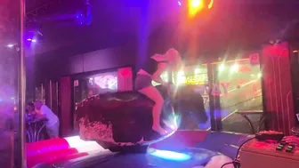 #crazygirl #automobile #bullriding #foryou #rodeo #viralvideo #carnival #bull #cowgirl #benidorm #3