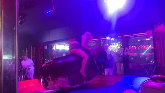 #crazygirl #automobile #bullriding #foryou #rodeo #viralvideo #carnival #bull #cowgirl #benidorm #9