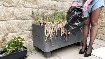 Outdoor Cleaning - Chores Outside - Cleaning Garden Furniture, Weeding Garden Housewife Chores #8