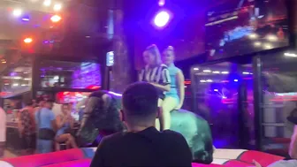 #foryou #bullriding #viralvideo #carnival #benidorm #benidorm #rodeo #crazygirl #crazygirl #horse #4