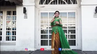 Photoshoot with KIRANA | Model cantik nan anggun memakai kebaya modern #5