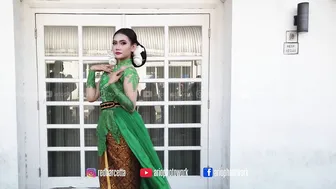 Photoshoot with KIRANA | Model cantik nan anggun memakai kebaya modern #8