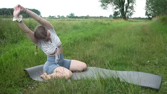 OUTDOOR YOGA STRETCHING (4k) #10