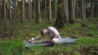 4K || YOGA IN THE WOODS #10