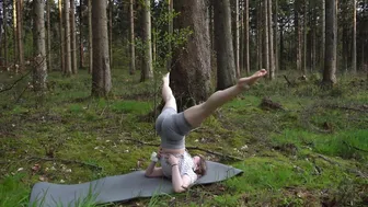 4K || YOGA IN THE WOODS #7