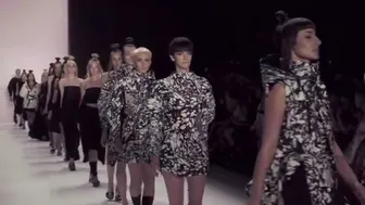 Pearly Wong finale SS2016 Mercedes-Benz Fashion Week Berlin