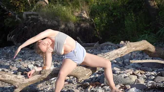 OCEAN YOGA STRETCH #9