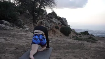 STRETCHING IN THE HILLS⛰️ #9