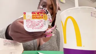 ♡ TRYING JAPANESE MCDONALDS ♡ 初めて日本のマクドナルド︱LILY DIOR #6