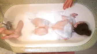 Body Painting in the Bath Tub #10