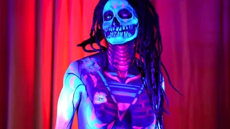 Body Painting a Skull and Roses #5