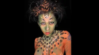 Body Painting Asphyxia as an Alien