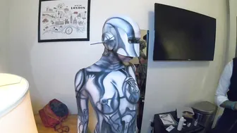 2 Body Painters Pay Homage to SORAYAMA #3