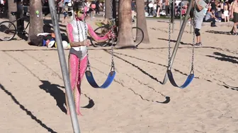 Funny Alien Girl Wows Onlookers with Superior Flexibility at Beach in Santa Monica #10