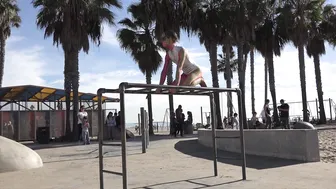 Funny Alien Girl Wows Onlookers with Superior Flexibility at Beach in Santa Monica #9